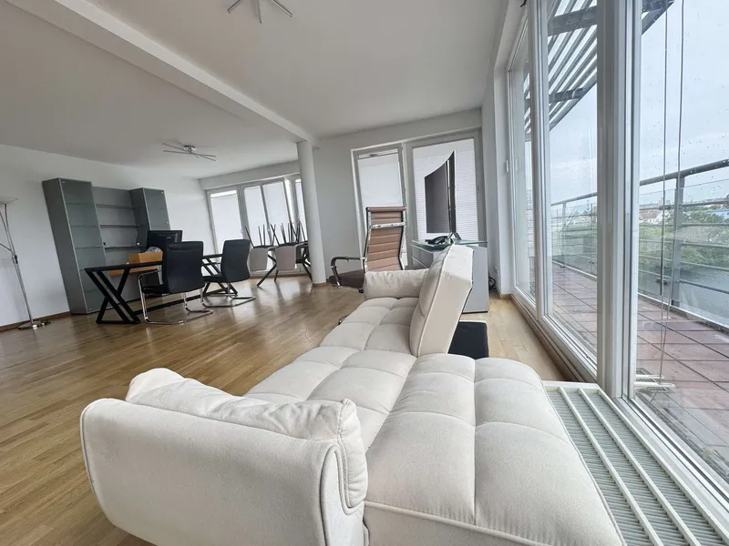 Großzügiges modernes Penthouse in super Lage an der Spree — photo 1